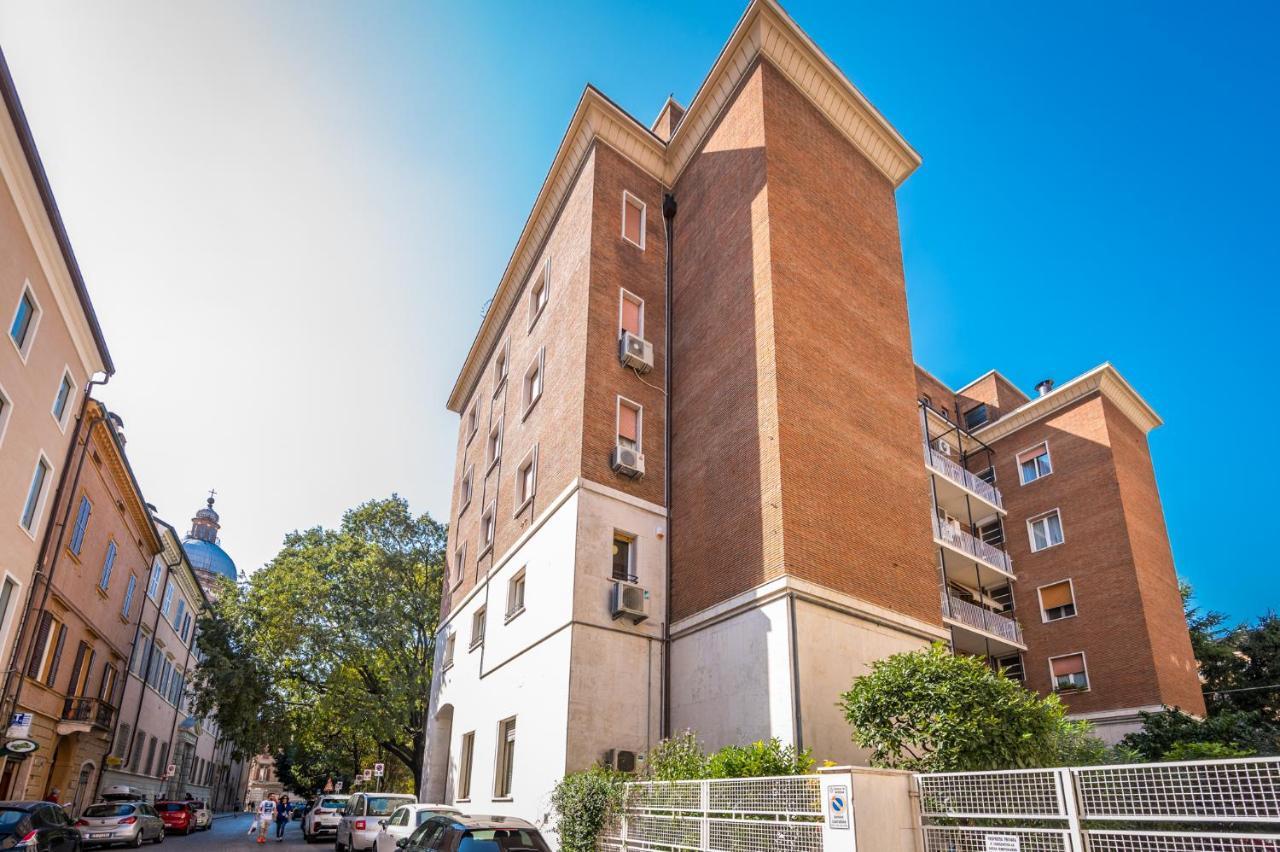 Altalena Sulla Piazza, Un Affaccio D'Eccezione Apartment Modena Luaran gambar