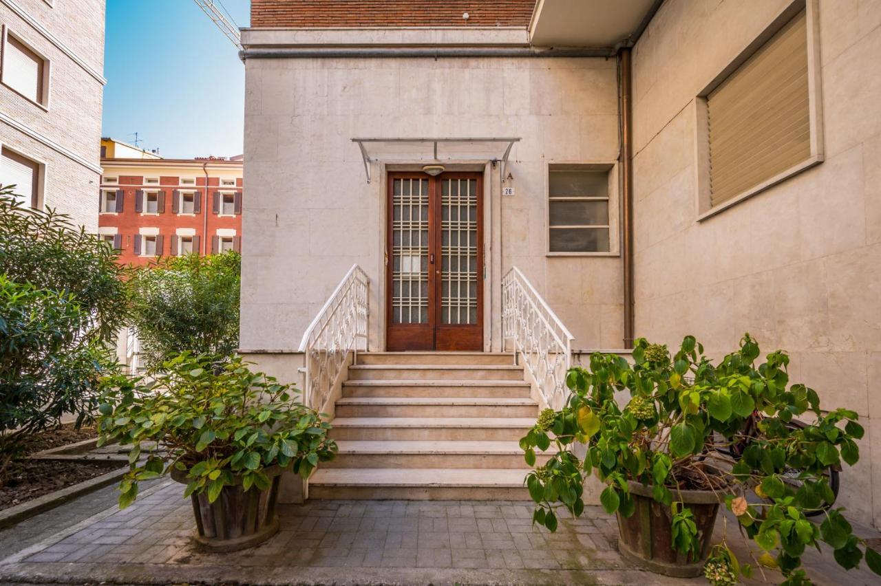 Altalena Sulla Piazza, Un Affaccio D'Eccezione Apartment Modena Luaran gambar